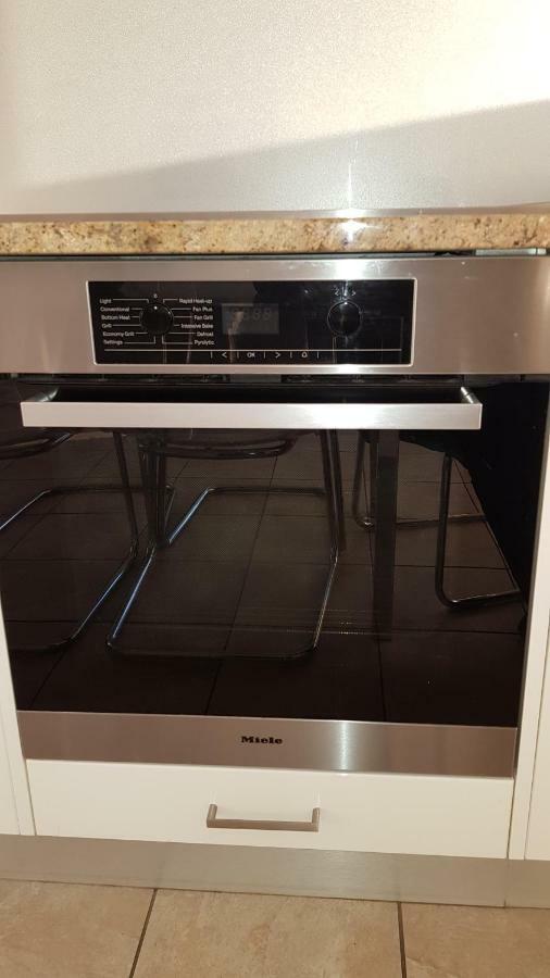 Acushla Accommodation Esplanade Living Self Check-In Self Check-Out West Beach Екстериор снимка