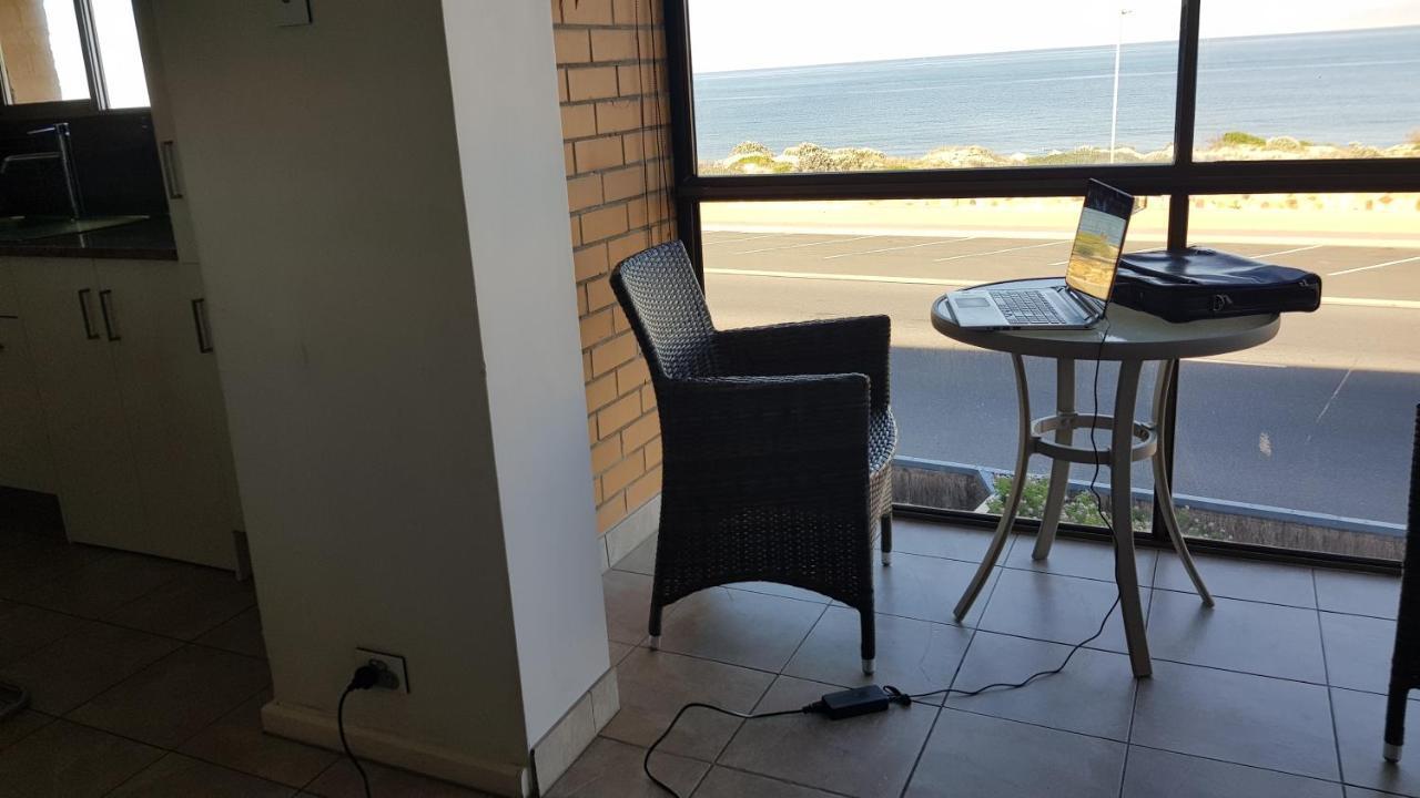 Acushla Accommodation Esplanade Living Self Check-In Self Check-Out West Beach Екстериор снимка
